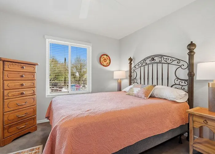 Spectacular Views At The Foothills Holiday home *